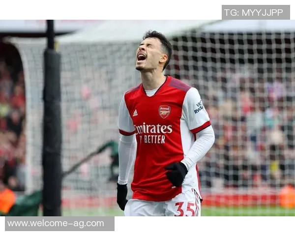 枪手攻势如潮苏维门迪射门中柱埃泽凌空机会被扑救