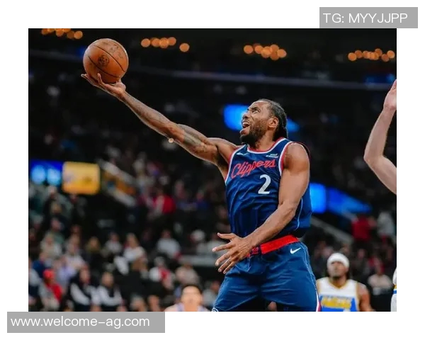 小卡上半场表现抢眼却三分线外失准令人担忧 小卡上半场表现抢眼却三分线外失准令人担忧